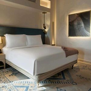 Deluxe Desert View King Room